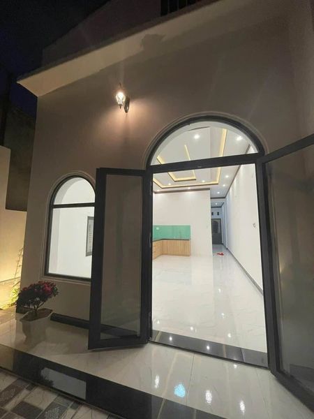 nhà mặt đường Nguyễn Huy Lung sân ôtô, pk, bếp, 2p ngủ , sân sau trồng rau nuôi gà