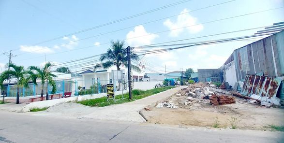 Lô đất khóm 8, P7 CM, góc 2 mặt tiền, mặt tiền đường Huỳnh Thúc Kháng p7 Cà Mau và lộ hẻm 2m.