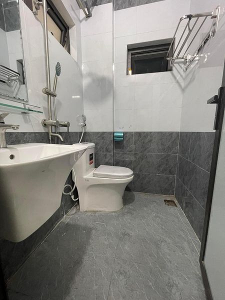 BÁN NHÀ 3 TẦNG MỚI TINH Vị trí ngõ Bùi Huy Bích