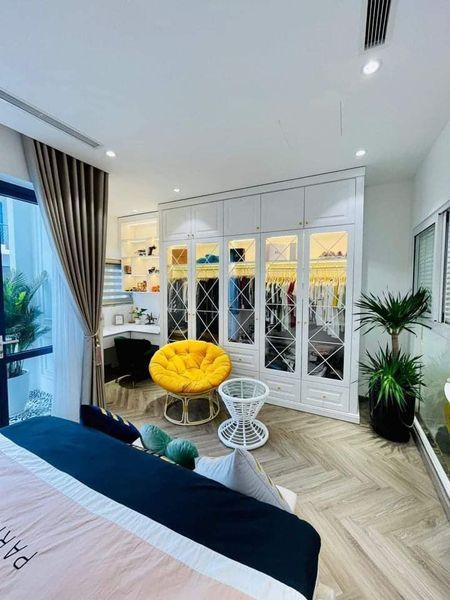 VILLA GIỮA LÒNG THỦ ĐÔ - BÁN GẤP NHÀ 52M2 X 5 TẦNG PHỐ THÁI THỊNH - ĐỐNG ĐA