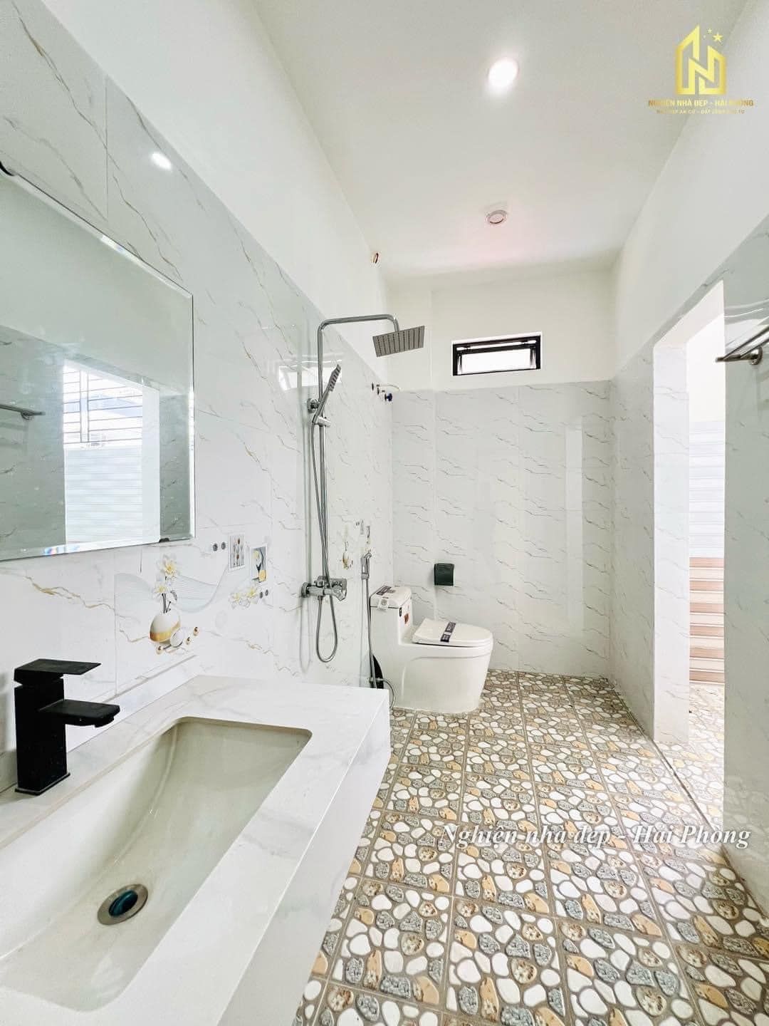 Bán nhà đẹp trung tâm phố Lạch Tray, với diện tích gần 50m xây mới 3 tầng, lô góc, độc lập