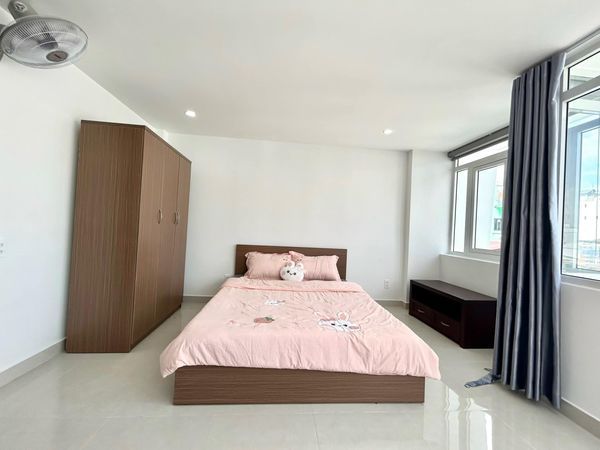 Trống sẵn 2 Phòng ban công và cửa sổ thoáng mát tại 463B Cách Mạng Tháng 8 - Quận 10