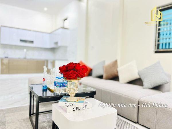 Bán nhà đẹp trung tâm phố Lạch Tray, với diện tích gần 50m xây mới 3 tầng, lô góc, độc lập