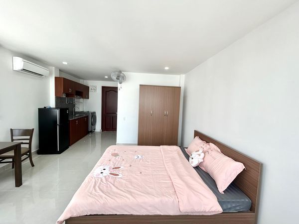 Trống sẵn 2 Phòng ban công và cửa sổ thoáng mát tại 463B Cách Mạng Tháng 8 - Quận 10