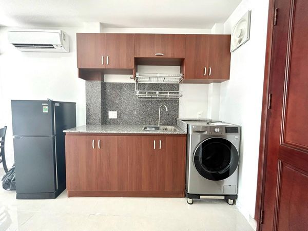 Trống sẵn 2 Phòng ban công và cửa sổ thoáng mát tại 463B Cách Mạng Tháng 8 - Quận 10