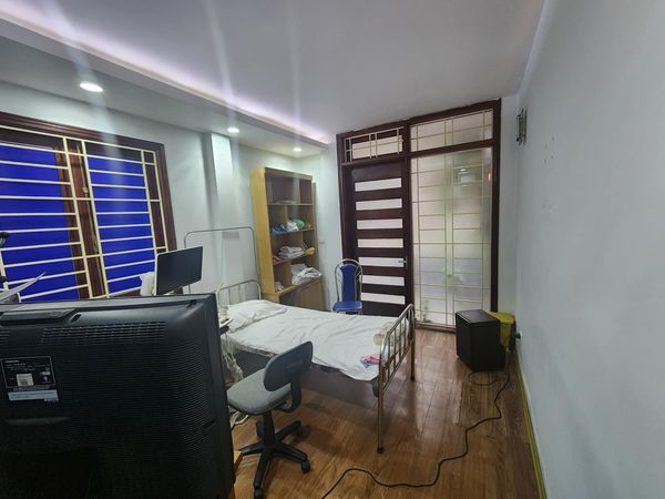Cho thuê nhà nguyên căn Lý Thường Kiệt, Hoàn Kiếm. Gần nhiều bệnh viện lớn: phụ sản TW, K1, 108,...