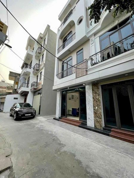 Cần tiền bán gấp ngôi nhà siêu đẹp 4 tầng mặt ngõ chính rộng phố Vũ Hựu TP HẢI DƯƠNG