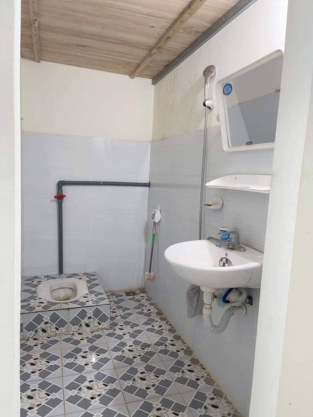 Cho thuê phòng trọ 1tr 1 tháng bao gồm: phòng khép kín 20m2 ngõ 327 sn 102, đường Kim Đồng Yên Baí