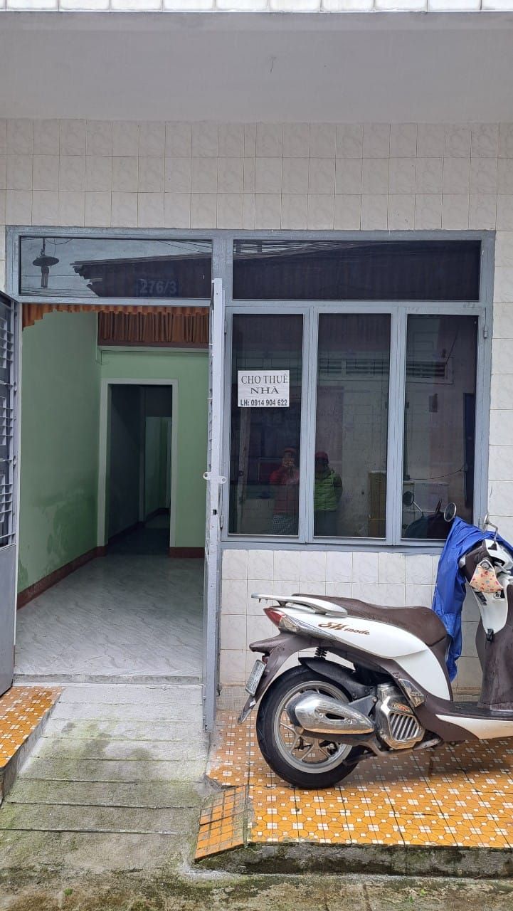 Cho thuê nhà Hẽm Phan Đình Phùng. Nhà có gác lửng, cao ráo, mát mẻ.