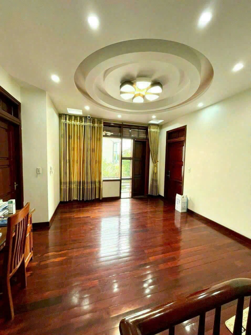 Em có căn nhà BIỆT THỰ ĐỈNH LONG TP HẢI DƯƠNG Nhà hướng Tây Nam.