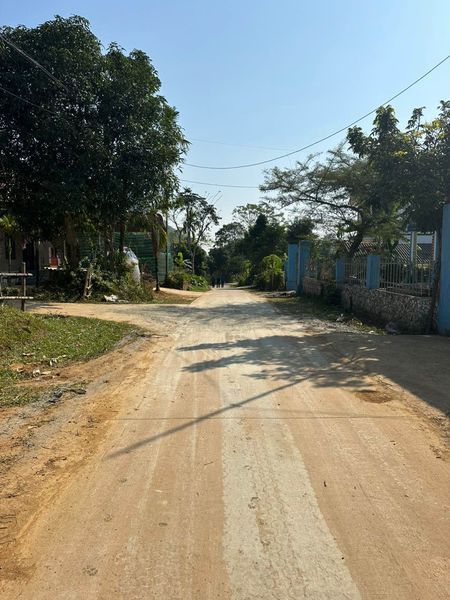 Đất bám hồ Lạc Sơn DT 600m2 (63,3m ONT).Trên đất có 1 nhà gỗ , cảnh quan sân vườn.