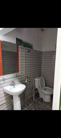 Ng nhà mình Cho thuê lâu dài căn hộ tầng 4, khu A22 sau trường Lạc Long Quân Hữu Nghị Hoà Bình