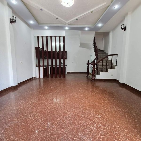 CC gửi bán căn nhà 3 tầng lô góc thoáng ngõ trước nhà 3m xe cộ thoải mái khu tt đường Trần Hưng Đạo