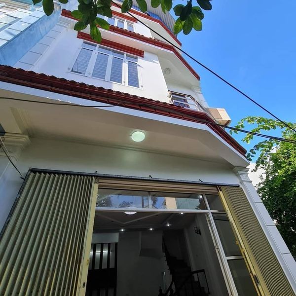 CC gửi bán căn nhà 3 tầng lô góc thoáng ngõ trước nhà 3m xe cộ thoải mái khu tt đường Trần Hưng Đạo