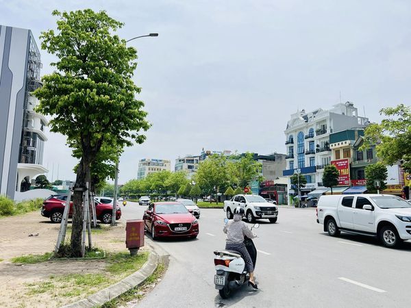 Chính chủ bán nhà 4 tầng khu Vịt cỏ hồ sen - đường Trường Chinh - TP. Hải Dương: