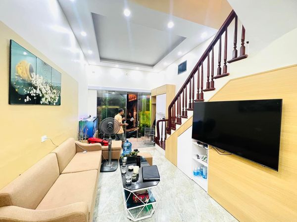 LÔ GÓC THOÁNG - CẦU GIẤY - KHÁCH MUA Ở NGAY - TẦM TIỀN BẠT NGÀN KHÁCH .