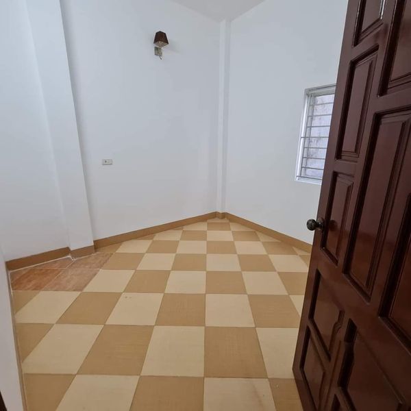CC gửi bán căn nhà 3 tầng lô góc thoáng ngõ trước nhà 3m xe cộ thoải mái khu tt đường Trần Hưng Đạo