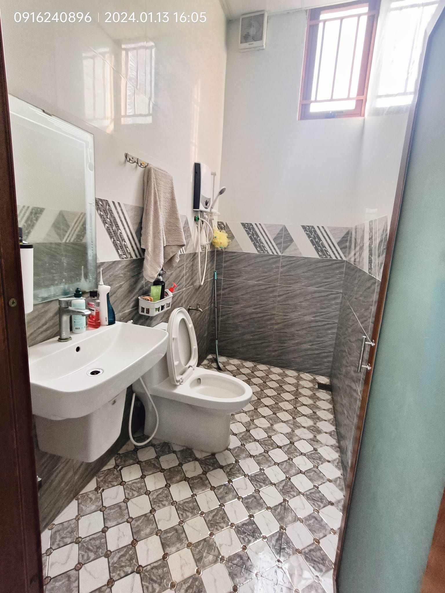 Giảm giá bán lỗ nhà vườn 1 trệt 1 lầu yến, hơn 2.397,9m² MẶT TIỀN KÊNH 8 THƯớC, MẠC CỬU, VĨNH QUANG