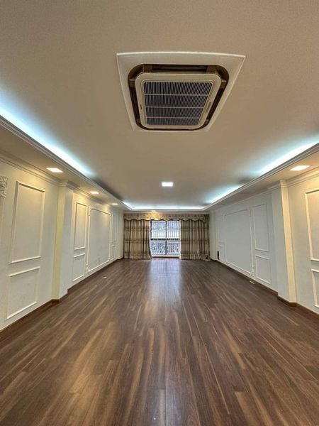 PHÂN LÔ TRUNG KÍNH - CẦU GIẤY 6 Tầng Thang Máy - Kinh Doanh - Vỉa Hè - 3 Oto Tránh