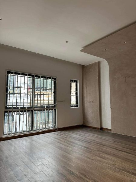 PHÂN LÔ TRUNG KÍNH - CẦU GIẤY 6 Tầng Thang Máy - Kinh Doanh - Vỉa Hè - 3 Oto Tránh