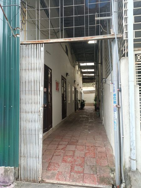 Do chuyển công tác dẫy trọ nhà em còn 1 phòng ngay ngã ba Quyết Thắng, đường vào cổng k4 Sơn La