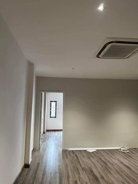 PHÂN LÔ TRUNG KÍNH - CẦU GIẤY 6 Tầng Thang Máy - Kinh Doanh - Vỉa Hè - 3 Oto Tránh