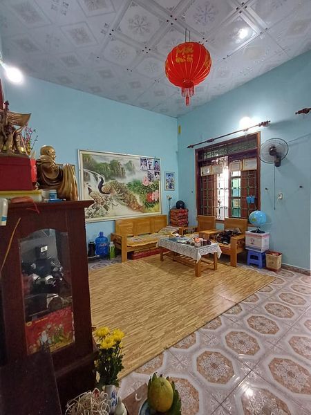 Nhà hai tầng và đất rộng 400m2, giá siêu rẻ có 102 nha thuộc tổ 10 chiềng lề, gần trường LQD