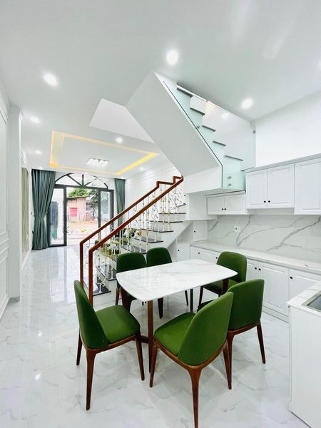 Kẹt tiền bán nhanh căn nhàhạ giá siêu rẻ từ 3tỷ850tr chỉ còn 2tỷ990tr 1 trệt 1 lầu hiện đại Hố Nai