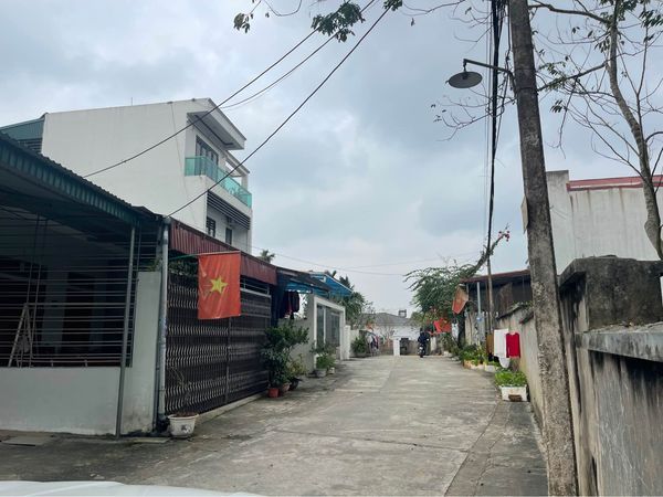 bán đất rẻ có vài trăm mà nhà xây san sát ô tô tránh nhau được địa chỉ thửa đất: khẩu Minh Tân