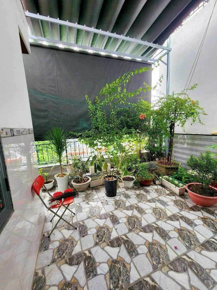 Bán nhà 3 tầng gần biển Nha trang cách đường Mai Xuân Thưởng 1 căn nhà