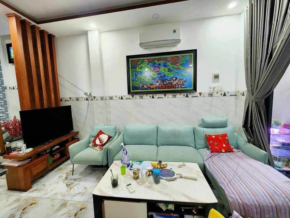 Bán nhà 3 tầng gần biển Nha trang cách đường Mai Xuân Thưởng 1 căn nhà