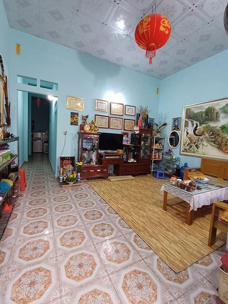Nhà hai tầng và đất rộng 400m2, giá siêu rẻ có 102 nha thuộc tổ 10 chiềng lề, gần trường LQD