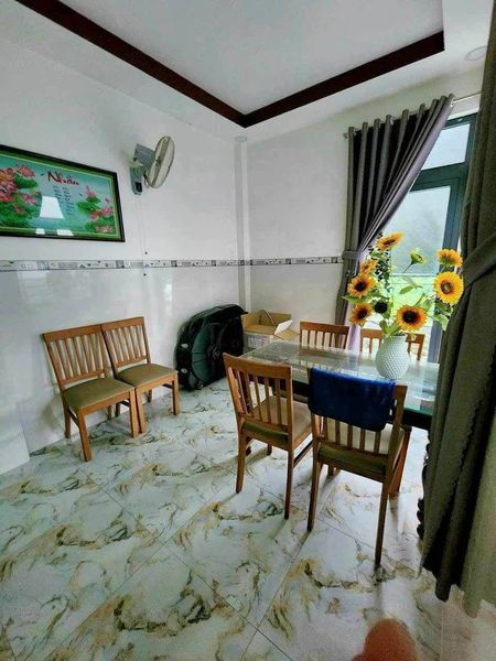 Bán nhà 3 tầng gần biển Nha trang cách đường Mai Xuân Thưởng 1 căn nhà