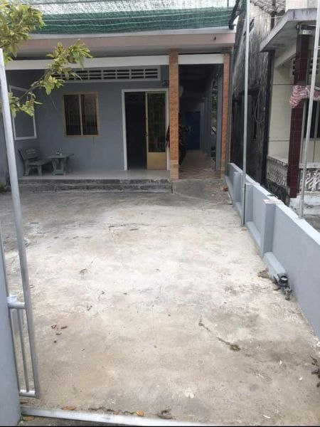 Cho thuê nhà nguyên căn cách công viên cổng chào Đồng Khởi 100m, hẻm Cty rượu Phú Lễ vào 50m