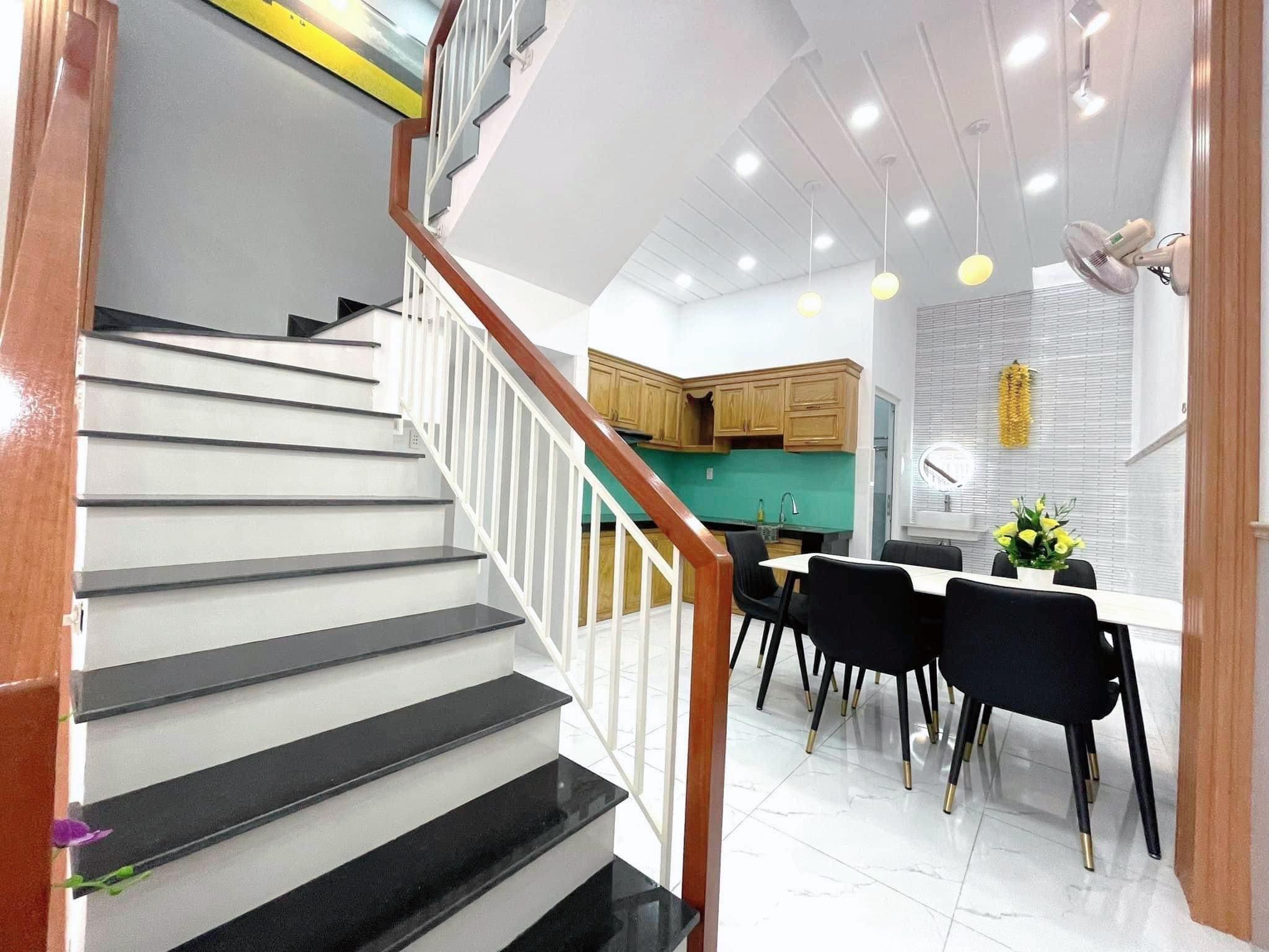 Bán nhà Nguyễn Sỹ Sách 60m2 2tang hxh-shr gần chợ Tân Trụ , tặng nội thất , 5tỷ nhỉnh 0932030061