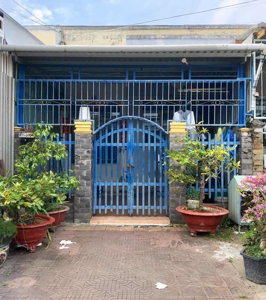 Bán nhà có 2p ngủ, 1p khách, 1 bếp, 1 toilet. Khu ở an ninh- sạch sẽ, giao thông tiện lợi.