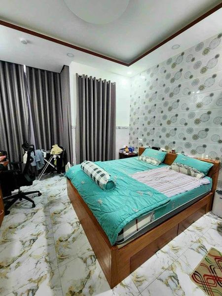 Bán nhà 3 tầng gần biển Nha trang cách đường Mai Xuân Thưởng 1 căn nhà