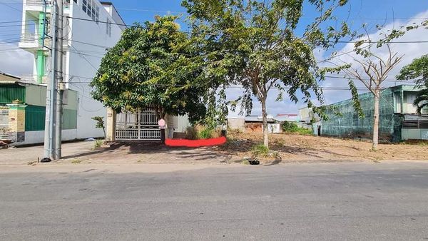 Chủ cần Bán gấp nền mặt tiền Tạ Uyên hướng ra Đường Ngô Quyền phường 1 Cà Mau