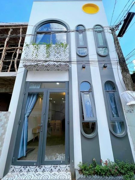 Cho thuê Nhà mới- nhiều nội thất. Hẻm 132, đường 3/2, Hưng Lợi, Ninh Kiều. Giá 7,5 triệu/tháng