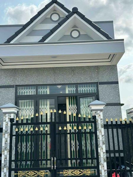 Chủ cần tiền đi Hàn định cư cần bán căn nhà vừa hoàn thiện khu cát tường P3, Tp Vị Thanh Hậu Giang