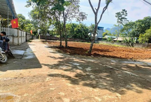 Gia đình tôi cần bán mảnh đất trung tâm thị trấn Hàng Trạm_Yên Thuỷ_Hoà Bình