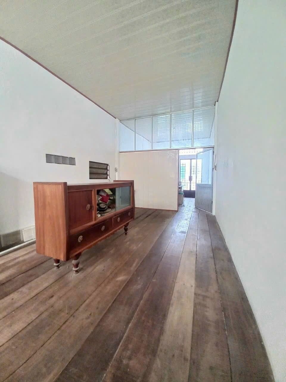 Cho thuê nhà trệt lầu 4,5 triệu, cọc 1 tháng- gần Vincom Hùng Vương
