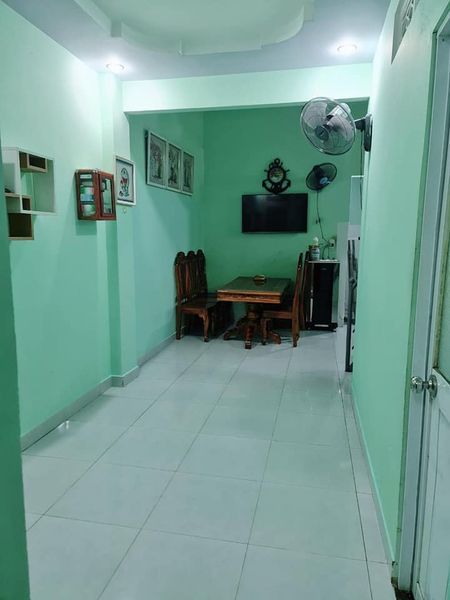 Bán nhà gac lửng dt 5x15 hướng đông Vt: tổ 10 ,kp3 Trảng dài
