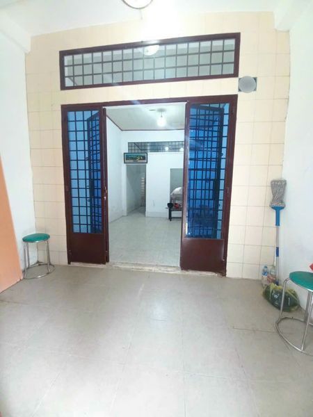 Cho thuê nhà trệt lầu 4,5 triệu, cọc 1 tháng- gần Vincom Hùng Vương