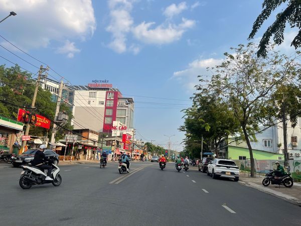 Siêu Phẩm Cho Thuê Trệt 3 Lầu MT Kinh doanh ngay ngã tư Phường Hiệp Thành Thủ Dầu Một Bình Dương