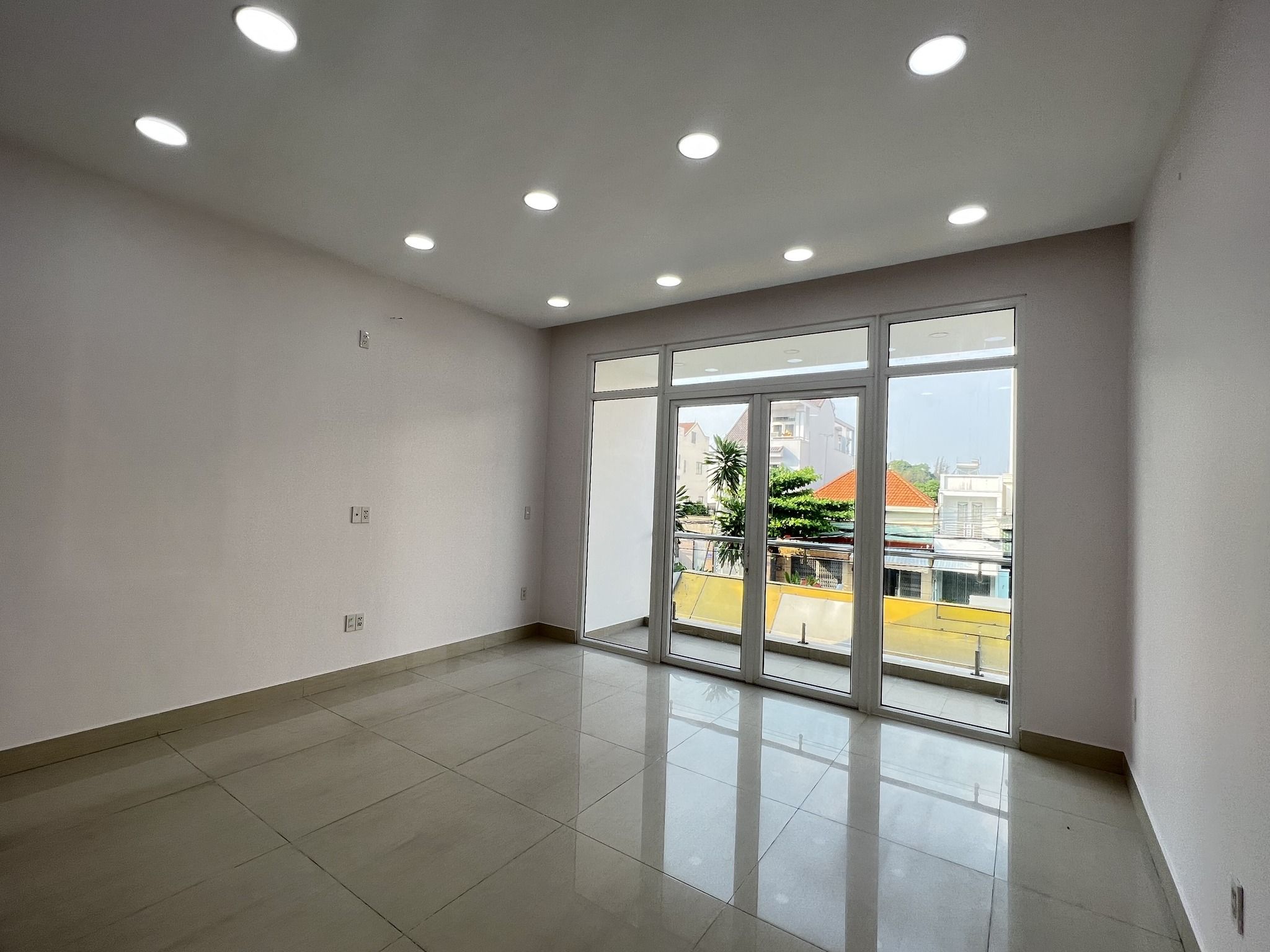 Siêu Phẩm Cho Thuê Trệt 3 Lầu MT Kinh doanh ngay ngã tư Phường Hiệp Thành Thủ Dầu Một Bình Dương