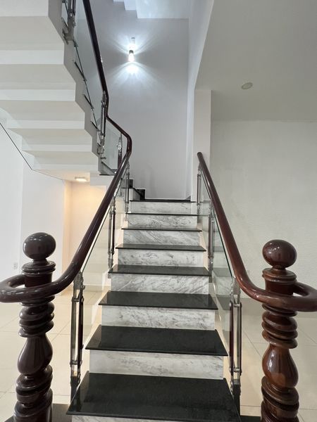 Siêu Phẩm Cho Thuê Trệt 3 Lầu MT Kinh doanh ngay ngã tư Phường Hiệp Thành Thủ Dầu Một Bình Dương