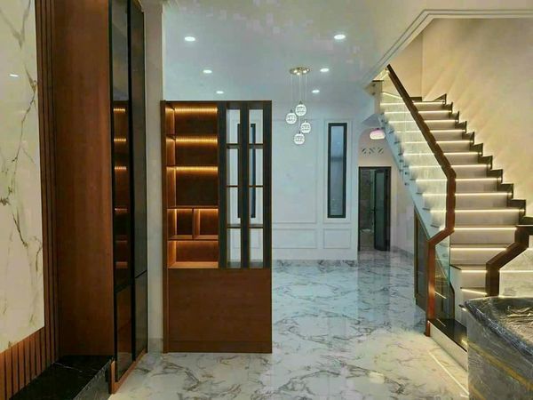 BÁN NHÀ ĐẸP XUẤT SẮC 1 TRỆT 1 LẦU ĐƯỜNG Ô TÔ NGAY TRUNG TÂM phường 3 TP Vĩnh Long