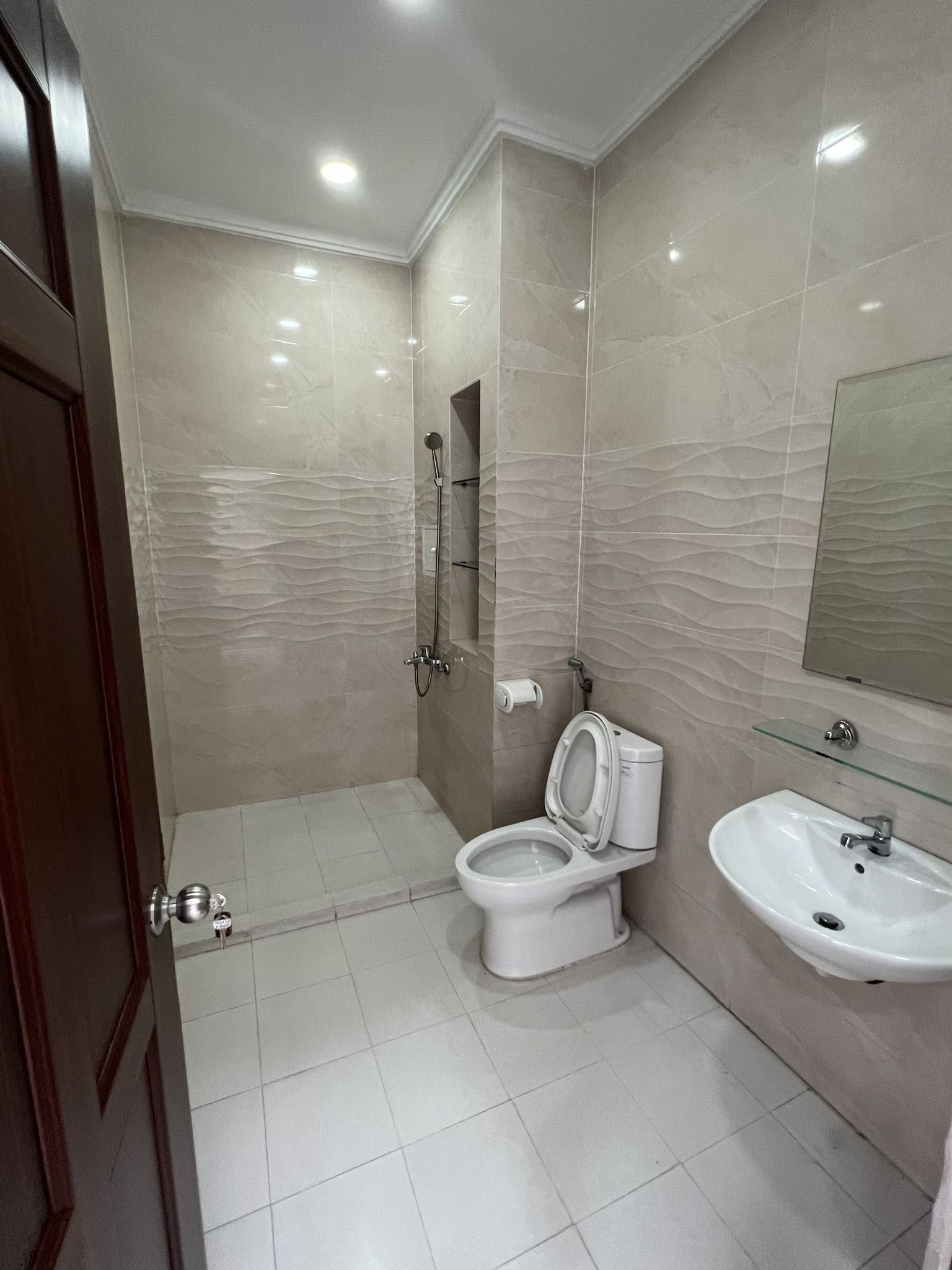 Siêu Phẩm Cho Thuê Trệt 3 Lầu MT Kinh doanh ngay ngã tư Phường Hiệp Thành Thủ Dầu Một Bình Dương