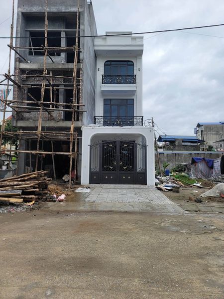 BÁN NHÀ 3 TẦNG KDC BỜ AO SƯ PHẠM CŨ, QUANG TRUNG TP THÁI NGUYÊN